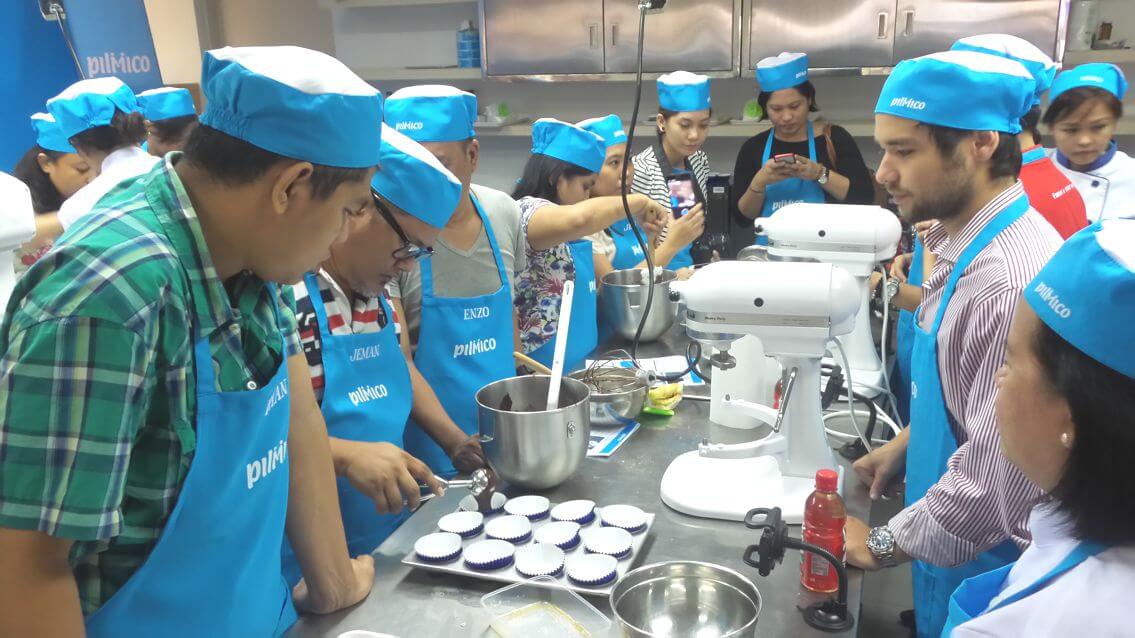 06-26-15 Bloggers Event baking demo 04