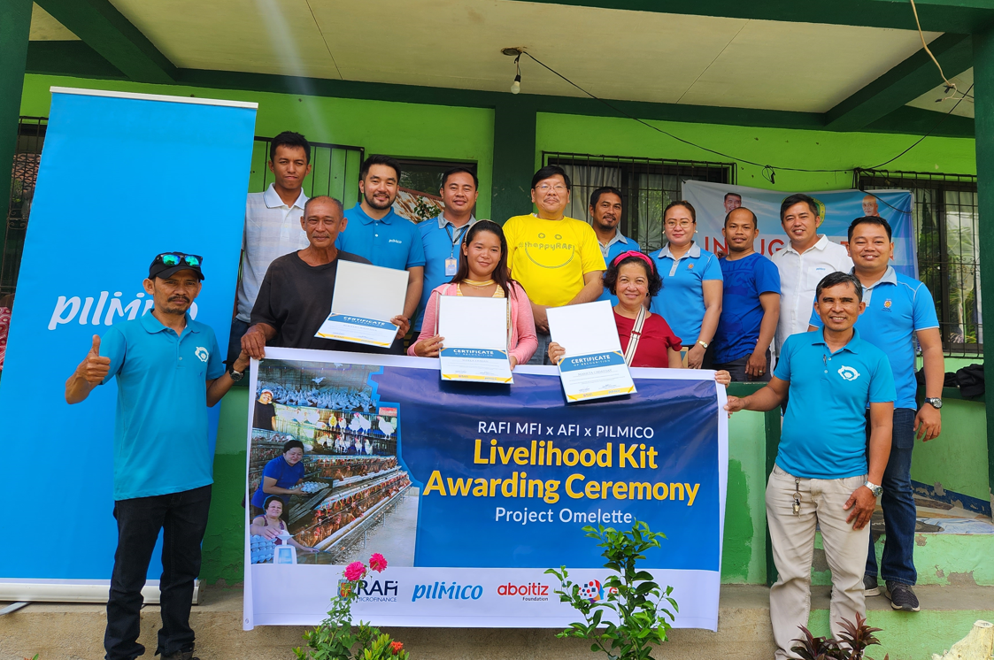 Beneficiaries of livelihood kits from Pilmico, AFI and RAFI